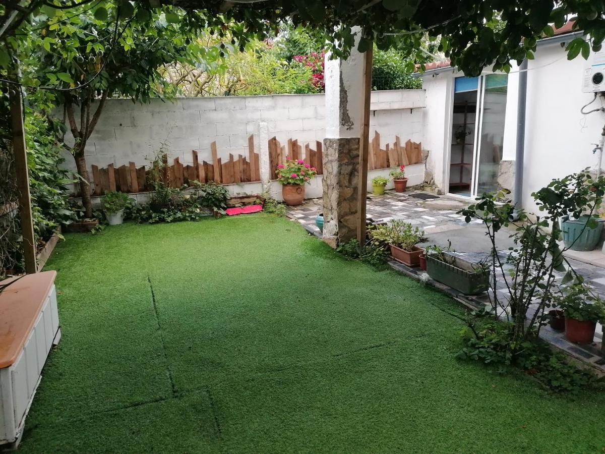 Holiday home Planta Baja De Casa Con Patio Vigo